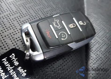 2021 Ram 1500 Laramie 4X4 5'7 Box z USA, uszkodzony, nr VIN 1C6SRFJT2MN788452